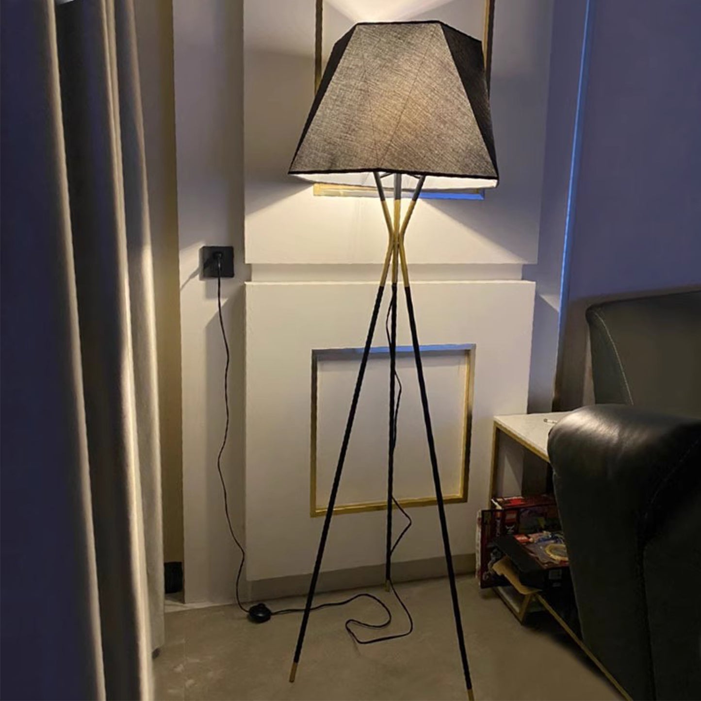 MAS-2647 Masdio STANLEY Modern Luxury Tripod Standing Lamp