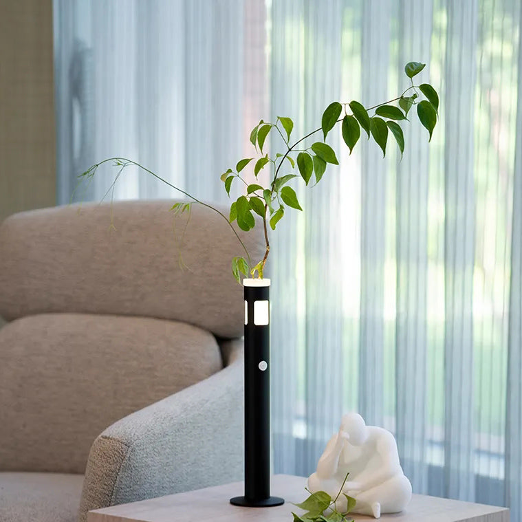 Minimalist Style Metal Table Lamp